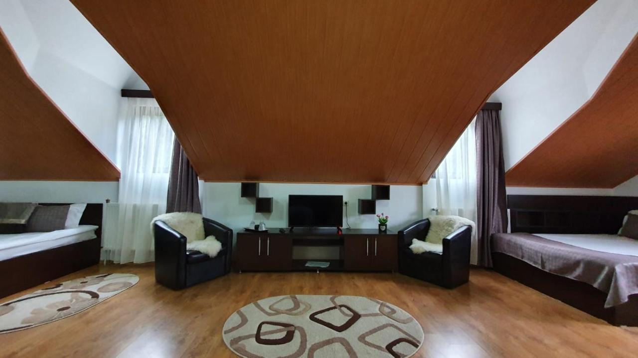 Casa Teleferic Hotel Busteni Luaran gambar