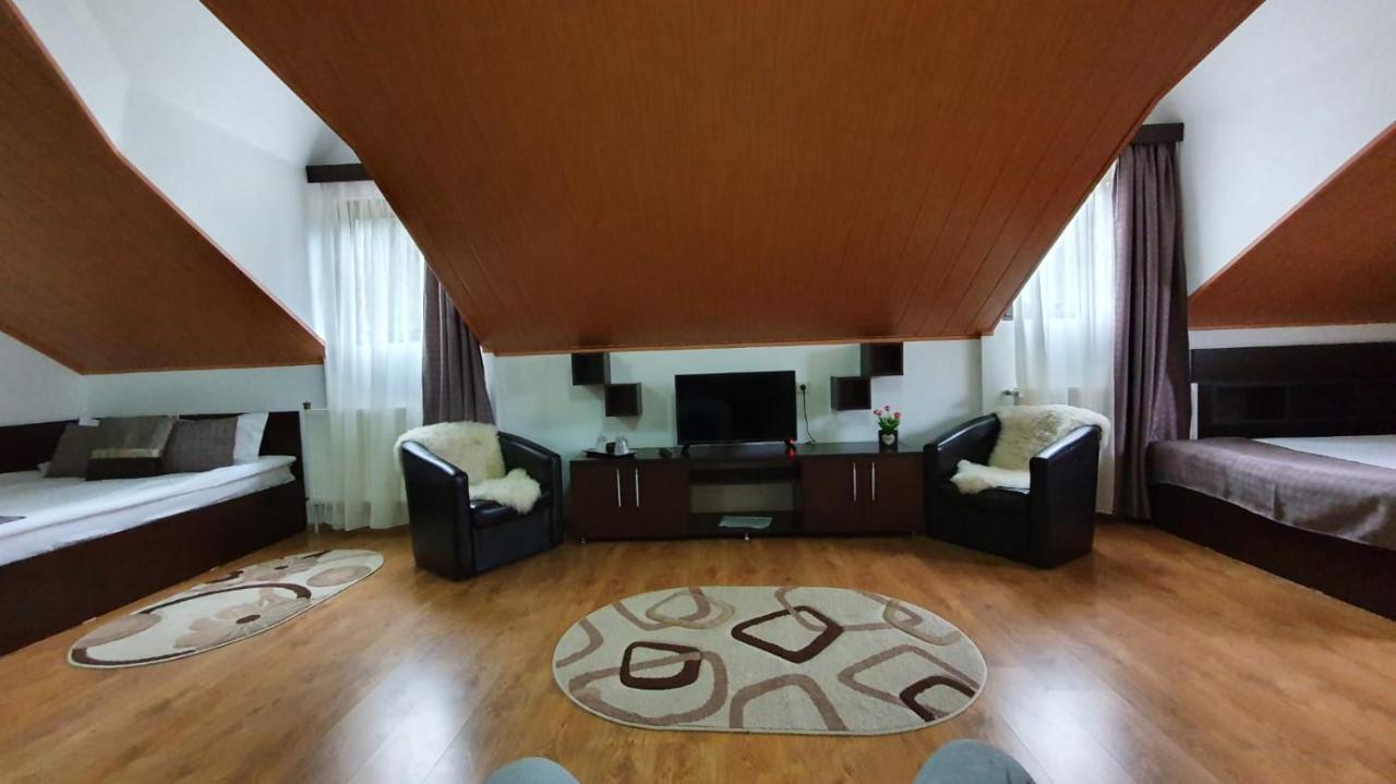 Casa Teleferic Hotel Busteni Luaran gambar